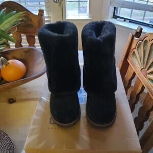 Authentic NIB Ugg Maylin Boots Size 6